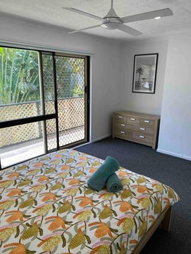 Beach Life - 3 Bedroom Duplex, 80 steps to Mermaid beach