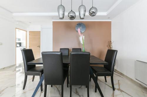 L'Elégante Etoile Parisienne avec Terrasse - Proche Gare et Seine (L'Elegante Etoile Parisienne avec Terrasse - Proche Gare et Seine) in Les Mureaux