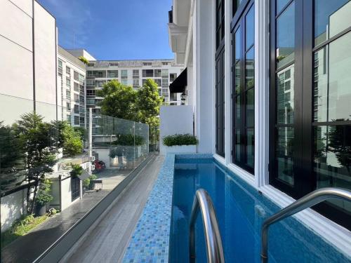 Luxury Pool Villa 5BR 12pax with Private Lift in Ekkamai, Bangkok