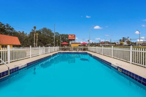 Econo Lodge Live Oak - main image