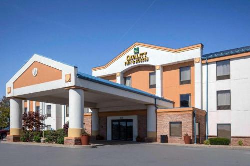 . Quality Inn & Suites Arnold - St Louis