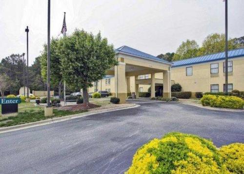 Quality Inn Raleigh near Walnut Creek Amphitheatre - main image