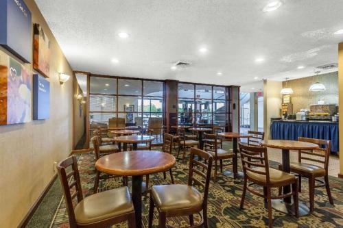 Comfort Inn Cleveland Airport in Middleburg Heights, USA