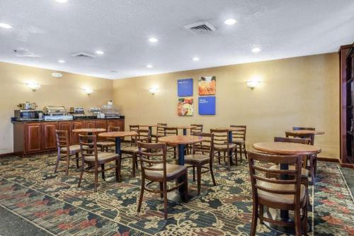Comfort Inn Cleveland Airport in Middleburg Heights, USA