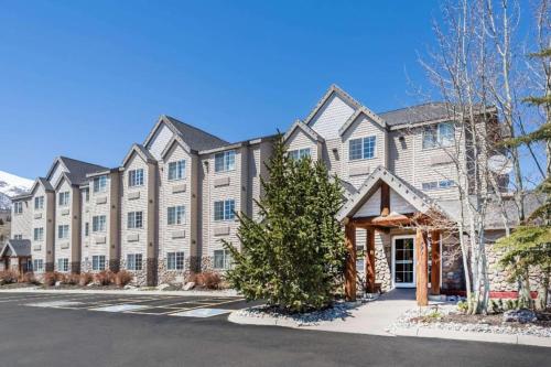 Ramada by Wyndham Frisco in Frisco, USA