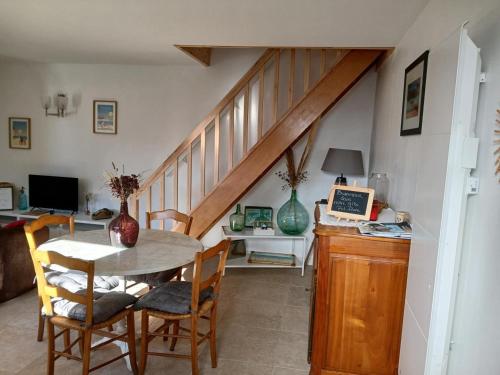 Gîte avec piscine chauffée, jardin clos et WiFi à Baignes - FR-1-653-264 (Gite avec piscine chauffee, jardin clos et WiFi a Baignes - FR-1-653-264) in Baignes-Sainte-Radegonde