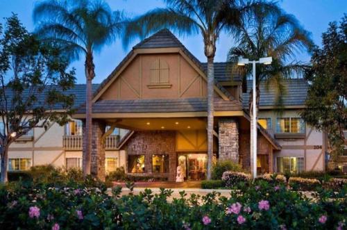 Folk Inn Ontario Airport image