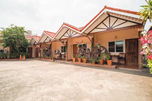OYO 654 Samanmit Inn Hotel