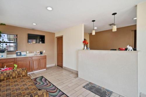 OYO Hotel Beeville -US 181 - image 10