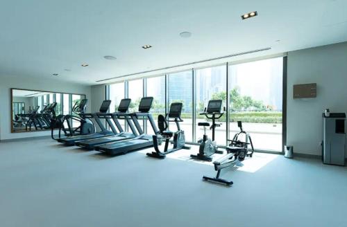 Stunning 3 Bedroom Apartment with Fountain Views by ZEN STAYS - Sleeps 9 - 2 Balconies, Dubái (foto 10)