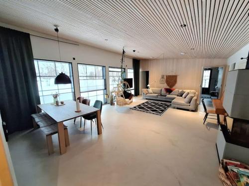 Aurora River House