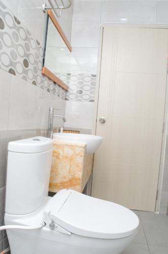 Bathroom, LeBlanc Hotel Saigon in Ho Chi Minh City