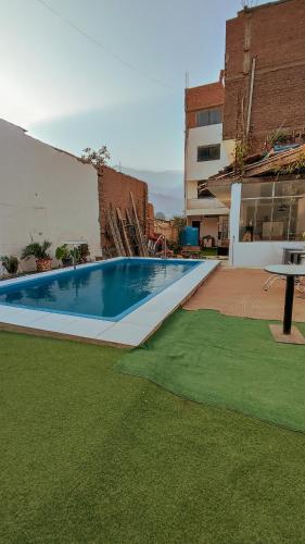 CASA RICARDO PALMA con PISCINA