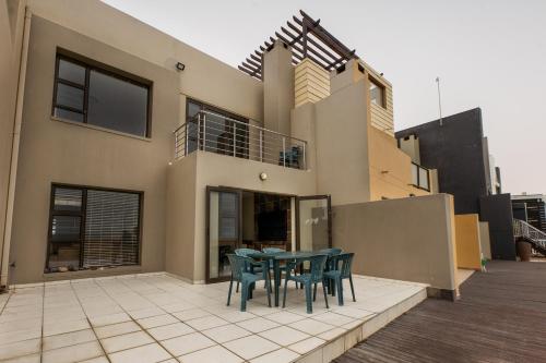 Exterior view, Ocean Dream Beach Cottage in Rand Rifles