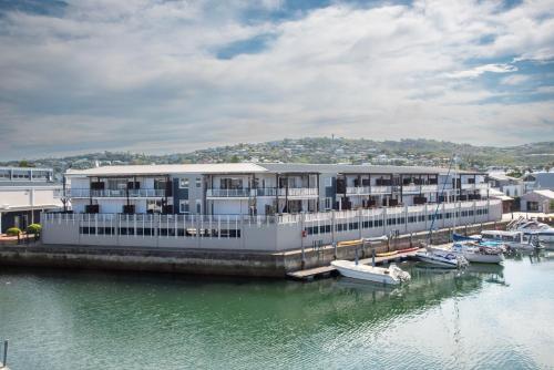 Waterfront - Knysna Quays Accommodation- Family Apartments in 克尼斯纳