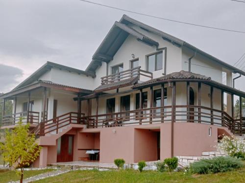 Casa din Deal Isverna Mehedinți (Casa din Deal Isverna Mehedinti) in Szörényvár