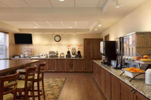 Country Inn & Suites by Radisson, Dundee, MI Country Inn & Suites by Radisson, Dundee, MI