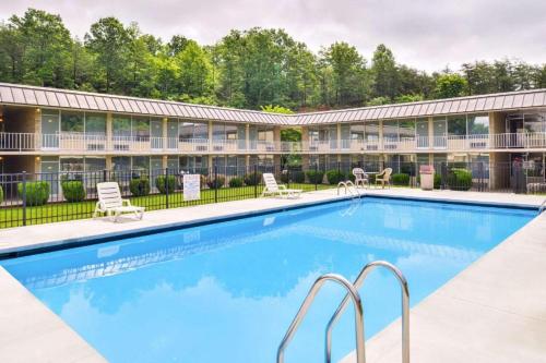 Quality Inn Dutch Inn in Collinsville, USA