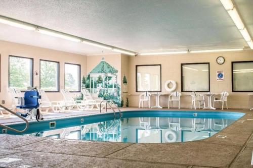 Comfort Inn - image 11
