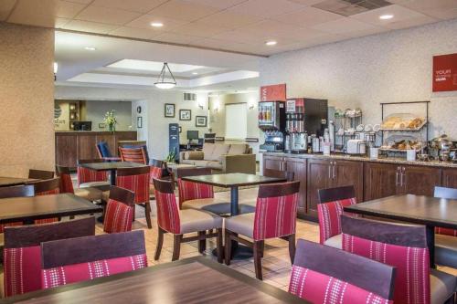 Comfort Inn - image 6