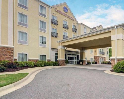 . Comfort Suites near Hot Springs Park