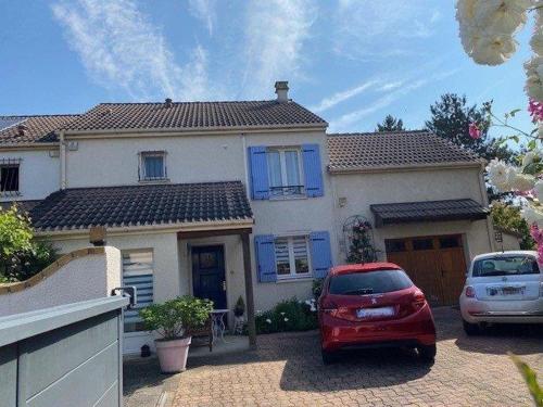 Studio privé dans pavillon (Studio prive dans pavillon) in Cormeilles-en-Parisis