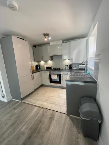 Kitchen, BournemouthApartmentMT in Queen's Park