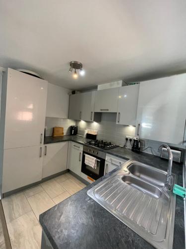 Kitchen, BournemouthApartmentMT in Queen's Park