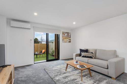 Prime Location Cosy Warm Free Off Street Park in Addington