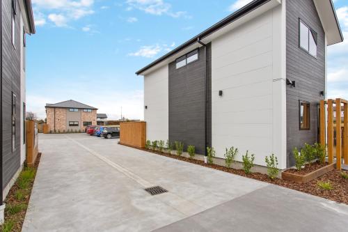 Prime Location Cosy Warm Free Off Street Park in Addington