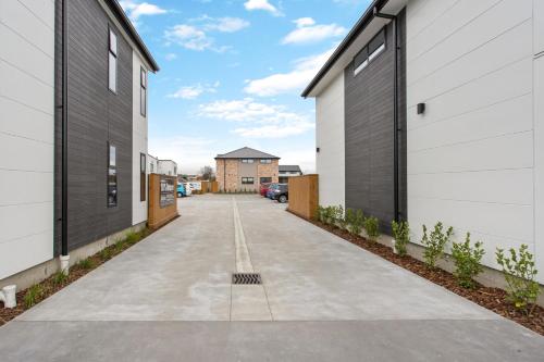 Prime Location Cosy Warm Free Off Street Park in Addington