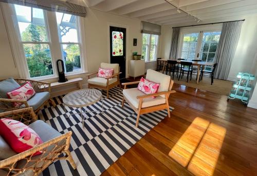 Rose Cottage Kahutara in มาร์ตินโบรช์