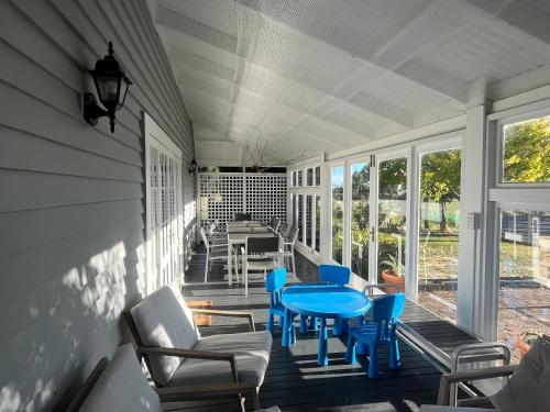 ระเบียง/ชานเรือน, Rose Cottage Kahutara in มาร์ตินโบรช์