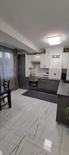 Κουζίνα, Black & white in Hinceşti