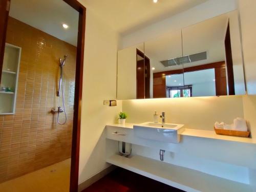Pranaluxe 4 Bedroom Pool Villa C6 thumbnail 3