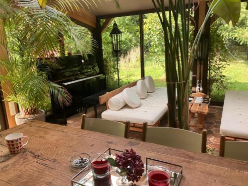 Erkély/terasz, La maison normande 5 chambres in La Ferte-Frenel