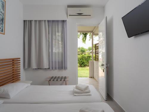 Niforeika Beach Hotel - image 2