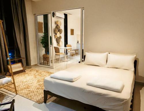 The Shore Seaview Balcony 海景露台小居 The Shore Seaview Balcony 海景露台小居