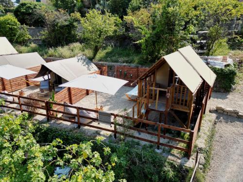 A szálláshely kívülről, Twiga tenda su palafitta in Porto Maurizio