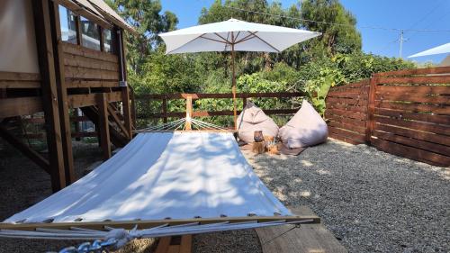 Kert, Twiga tenda su palafitta in Porto Maurizio