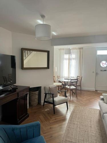 Original 1920s City center house fully renovated, Dublín (foto 8)