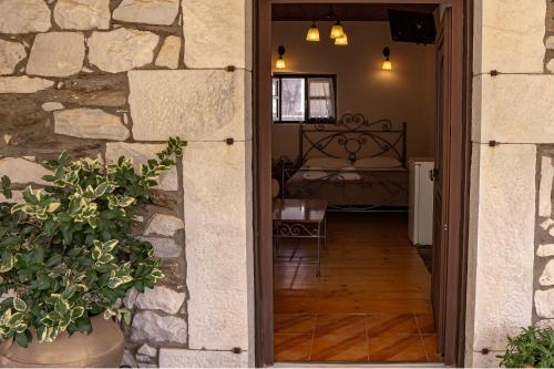 Viesnīcas āriene, Tholos in Ano Doliana