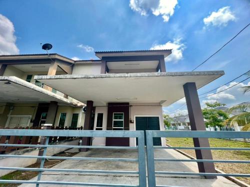 DrZ Corner Lot Rumah 4 bilik airconds dan ruang tamu airconds - 500 meter daripada Hospital Sultanah in 亞羅士打