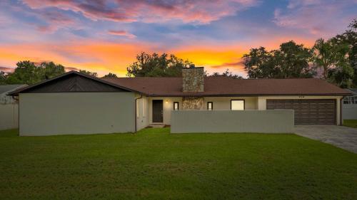 Sunshine State Retreat Luxury Pool Home in Brandon, USA