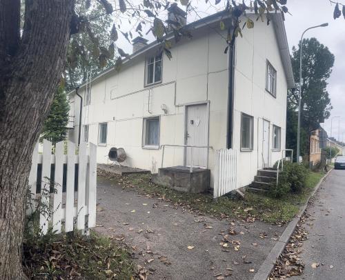 Small wooden house apartment 1 km from river Turku in Turku