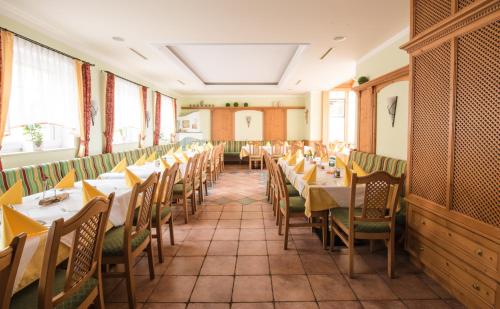 Étterem, Hotel Wirt Weissau in Kirchberg bei Mattighofen