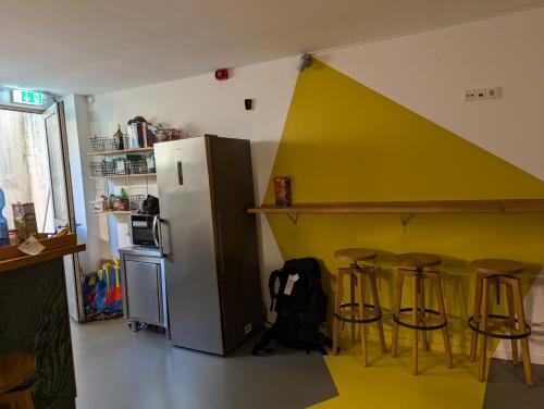 Kitchen, Backpackers St. Pauli in Altona Old City Town