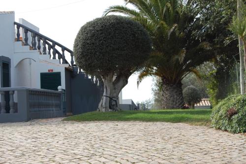 Charmante Villa mit 3 Schlafzimmer und Blick zum Meer in Santa Bárbara De Nexe