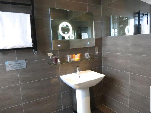 Double Room image 10