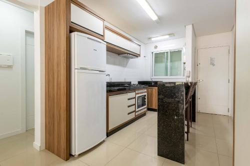 Apartamento Confortável 250m da Praia de Bombinhas - image 5